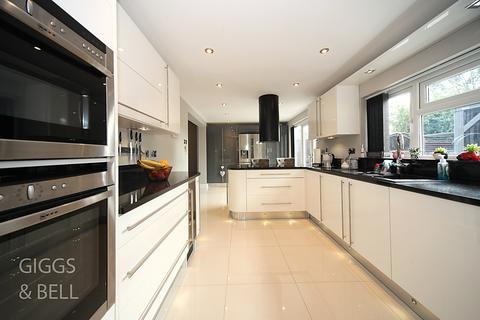9 Alton Road, Luton, LU1 3NS