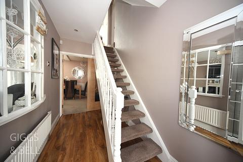 9 Alton Road, Luton, LU1 3NS