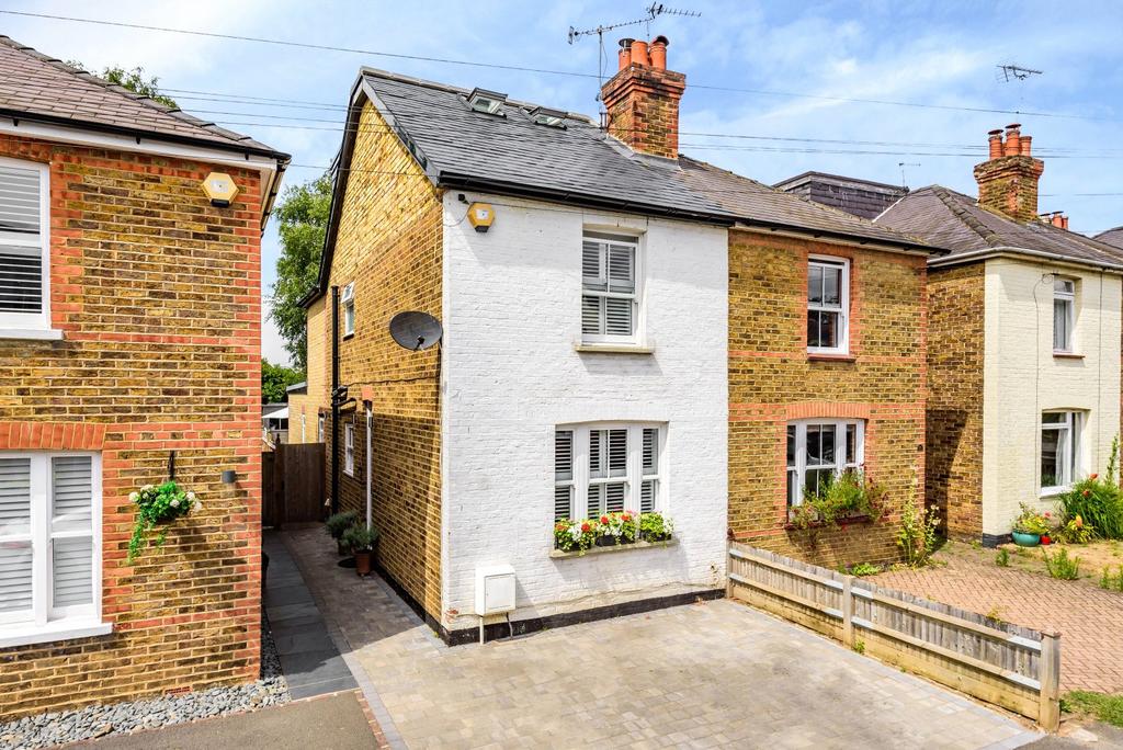 Hogshill Lane, Cobham, KT11 3 bed semidetached house for sale £880,000