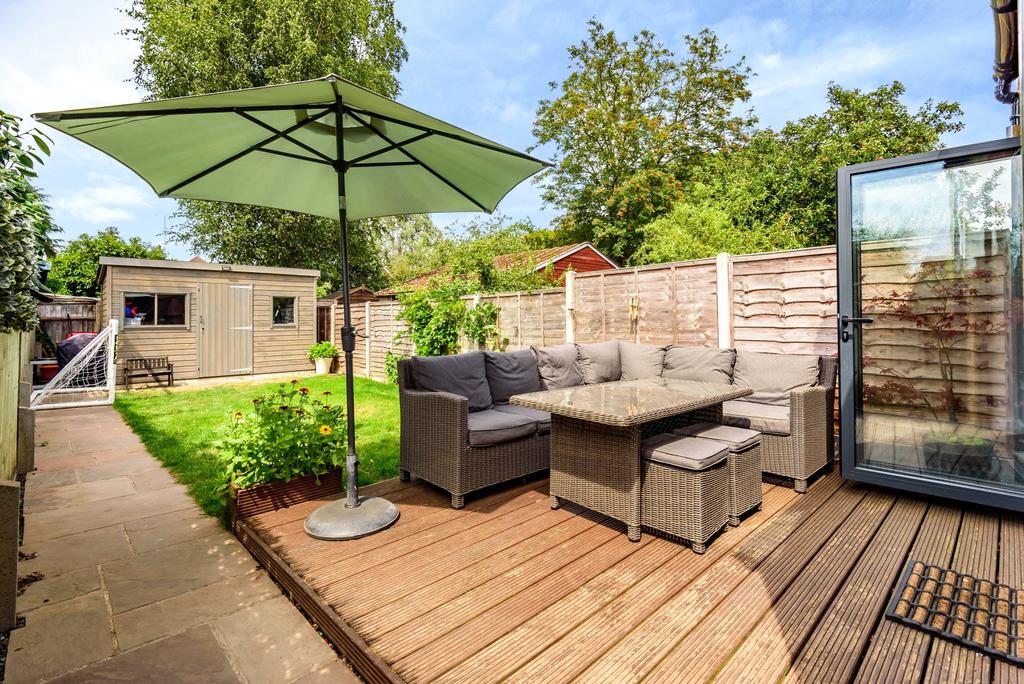 Hogshill Lane, Cobham, KT11 3 bed semidetached house £880,000