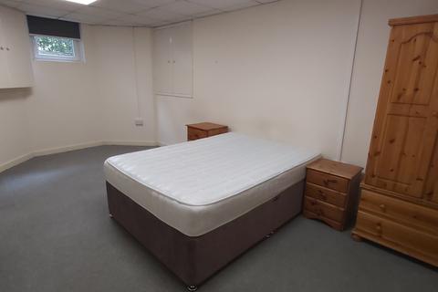 1 bedroom in a house share to rent, Bingley Road, Saltaire, Bradford, BD18