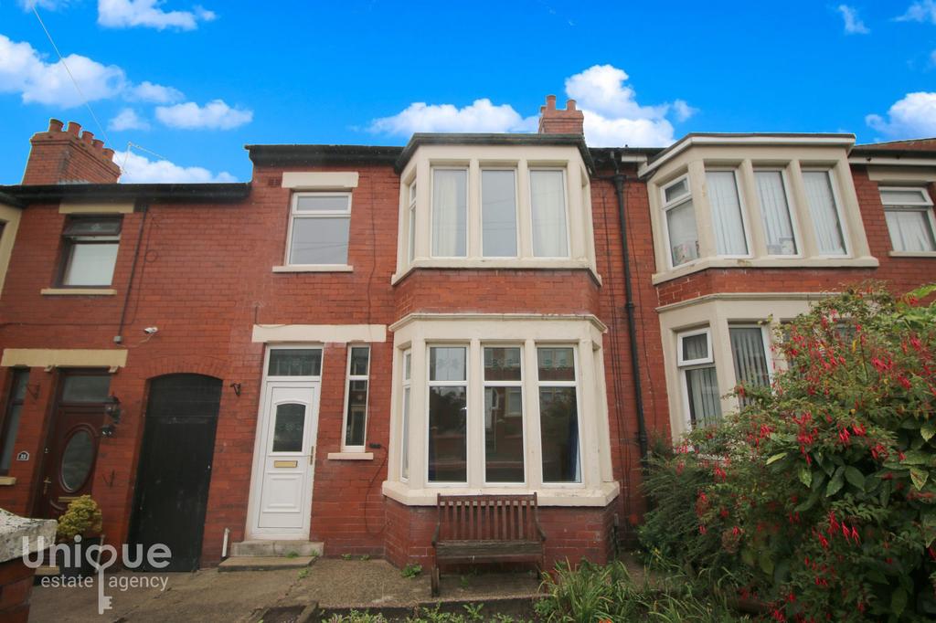 Birchway Avenue, Blackpool, Lancashire, FY3 3 bed terraced house for