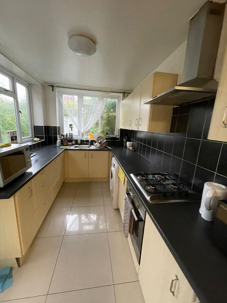 Higham Road, London N17 1 bed in a house share £680 pcm (£157 pw)