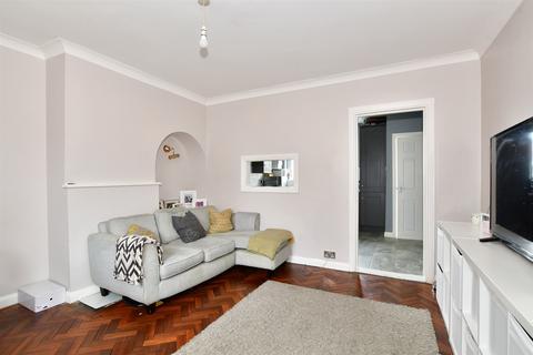 38 Hampton Crescent, Gravesend, DA12 4HY