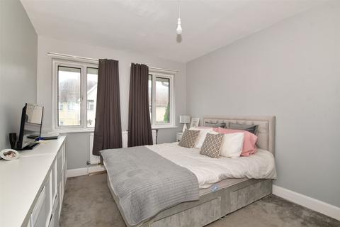 38 Hampton Crescent, Gravesend, DA12 4HY