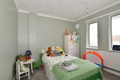 38 Hampton Crescent, Gravesend, DA12 4HY