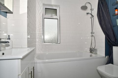 38 Hampton Crescent, Gravesend, DA12 4HY