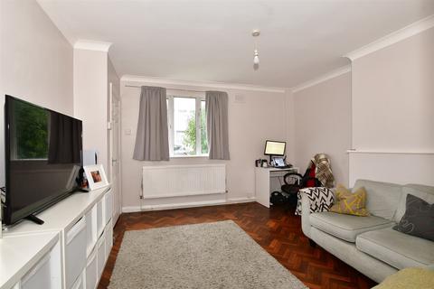 38 Hampton Crescent, Gravesend, DA12 4HY