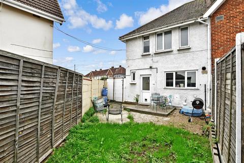 38 Hampton Crescent, Gravesend, DA12 4HY