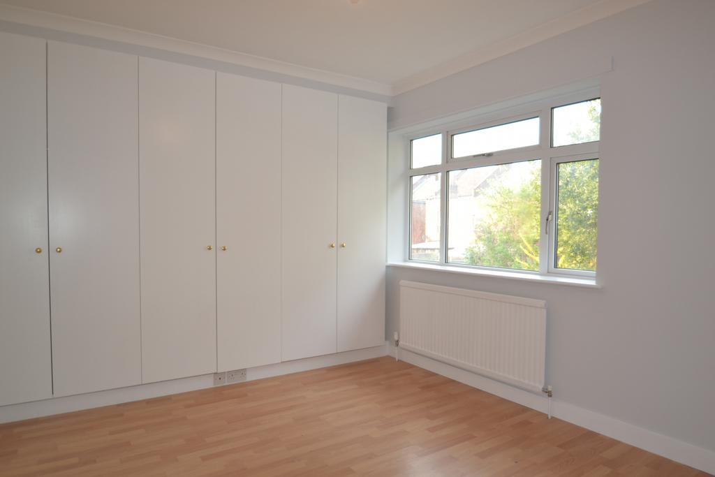 London, NW10 4 bed terraced house £2,600 pcm (£600 pw)