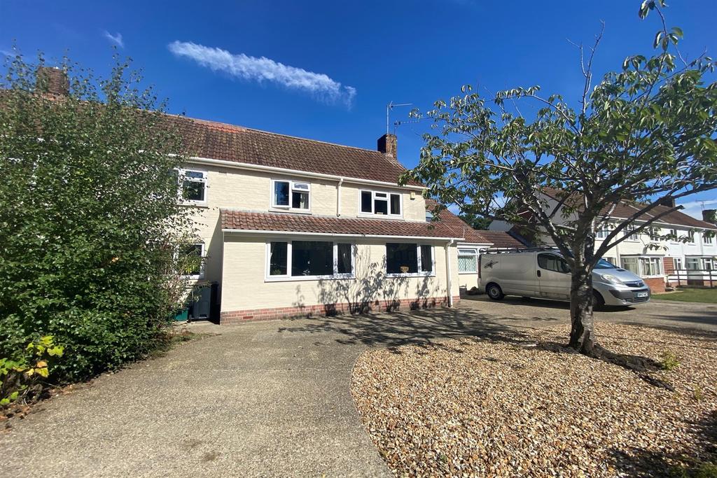 Ferndown 5 bed semidetached house for sale £465,000