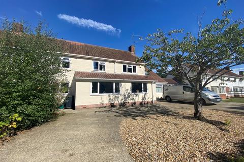 11 Cherry Grove, Ferndown, BH22 9EZ