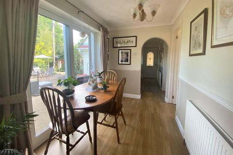 11 Cherry Grove, Ferndown, BH22 9EZ