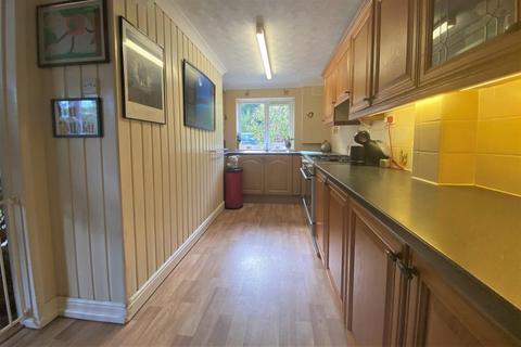 11 Cherry Grove, Ferndown, BH22 9EZ