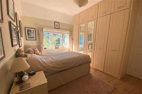 11 Cherry Grove, Ferndown, BH22 9EZ