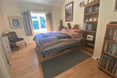 11 Cherry Grove, Ferndown, BH22 9EZ