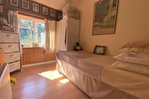 11 Cherry Grove, Ferndown, BH22 9EZ