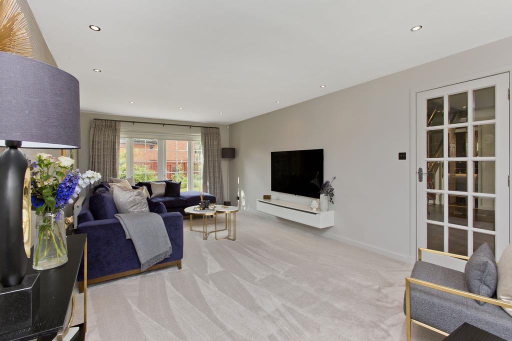 11 King's Cramond, Edinburgh, EH4 6RL 5 bed detached villa £790,000