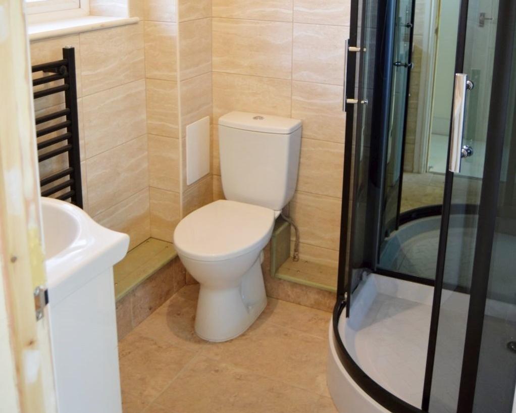 6 Amber Court bathroom