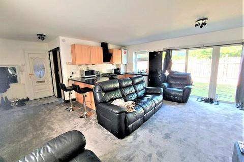 2 bedroom ground floor flat to rent - Mulberry Way, Barkingside IG6 1EU
