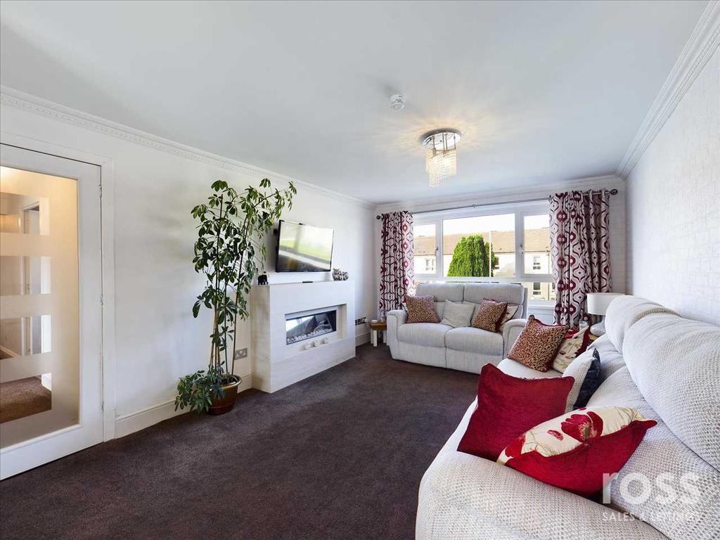 Carnwadric Road, Thornliebank, Glasgow 2 bed flat £90,000