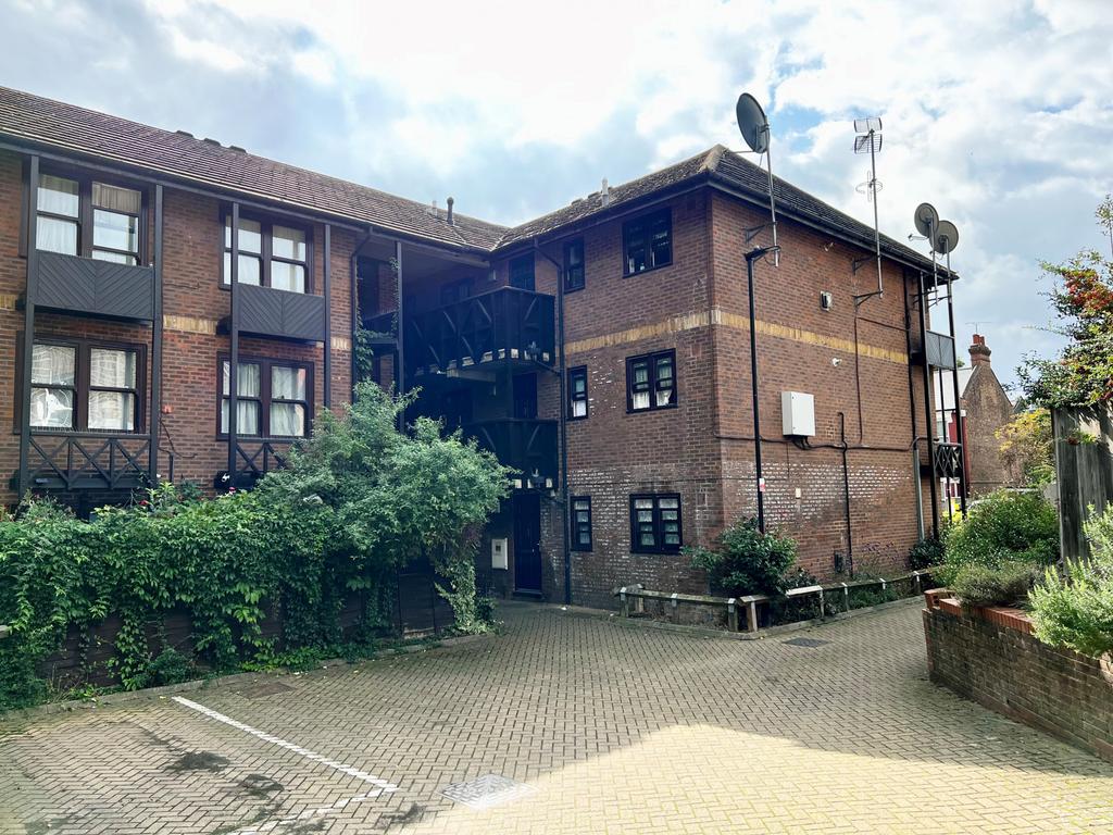 Parkland Road, Wood Green, N22 1 bed flat - £1,250 pcm (£288 pw)