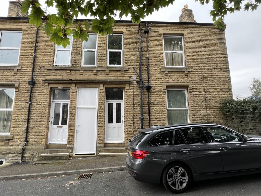 Upper Street, Springwood, Huddersfield, West Yorkshire, HD1 6 bed semidetached house to