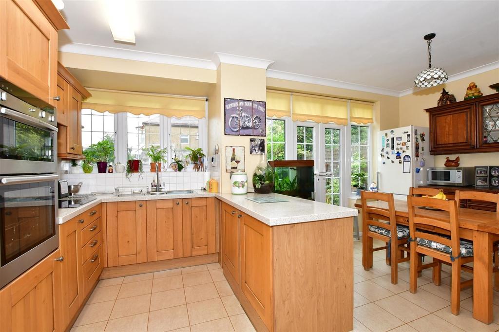 Underwood Road, Chingford 3 bed semidetached house for sale £750,000