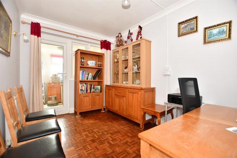 10 Broadacre, Lydden, Dover, CT15 7LB