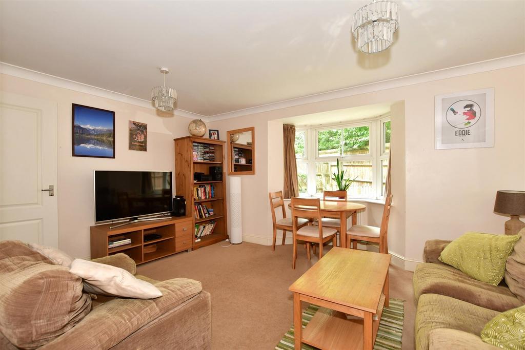 Lounge/Dining Area