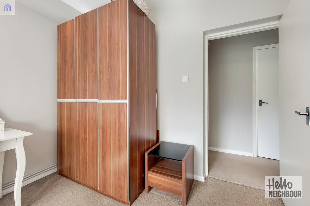 Cranes Drive, Surbiton, KT5 2 bed apartment £1,400 pcm (£323 pw)