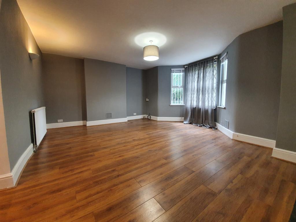 Tufnell Park Road, London N7 2 bed terraced house £1,800 pcm (£415 pw)