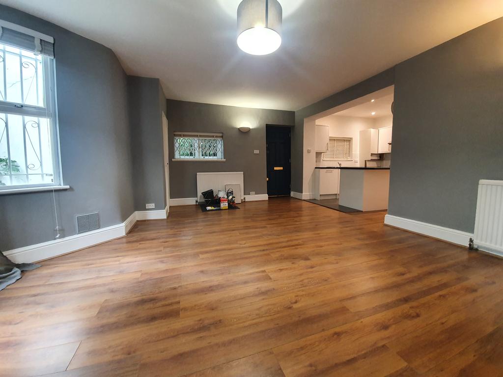 Tufnell Park Road, London N7 2 bed terraced house £1,800 pcm (£415 pw)