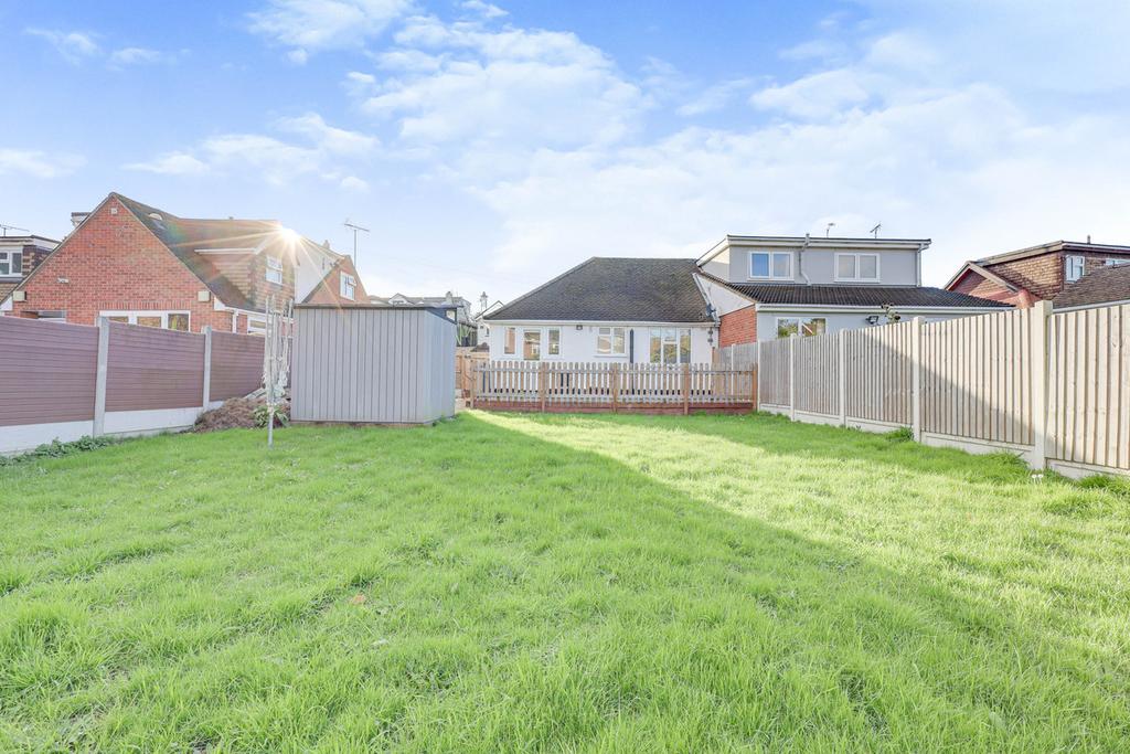 Cotswold Avenue, Rayleigh, SS6 2 bed semidetached bungalow for sale