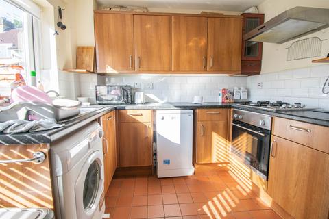 2 bedroom terraced house to rent, Hunters Place, Newcastle Upon Tyne