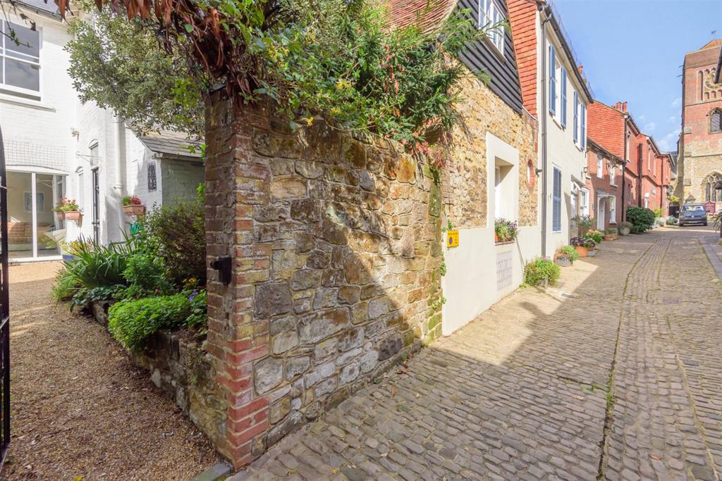 Lombard Street, Petworth, GU28 3 bed terraced house for sale £525,000