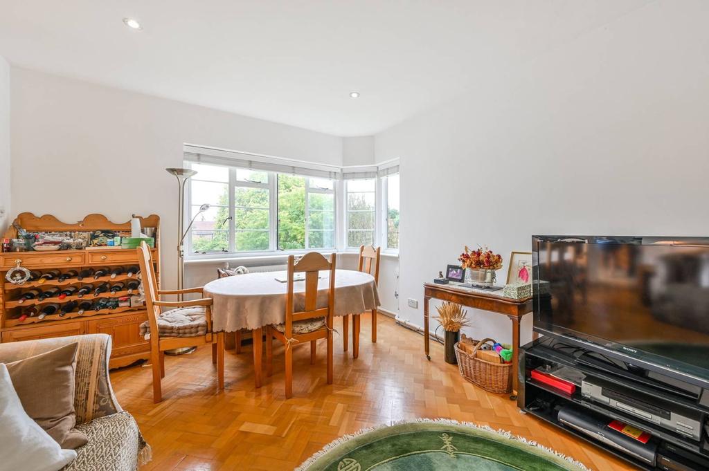 Millfield Lane, Highgate, London, N6 3 bed flat - £1,270,000