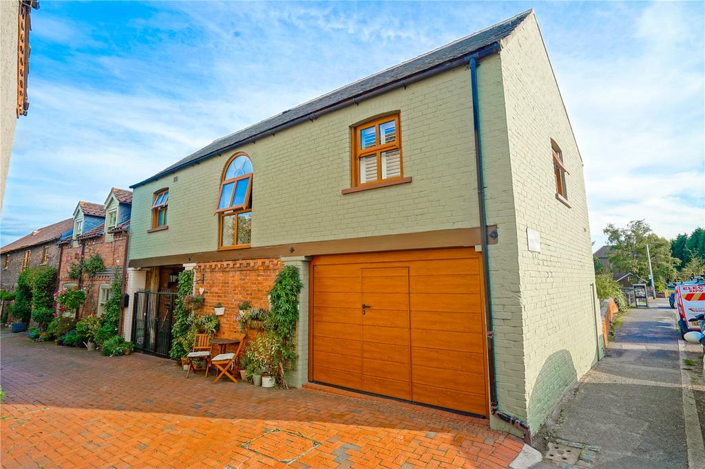 High Street, Austerfield, Doncaster, South Yorkshire, DN10 2 bed house for sale £200,000
