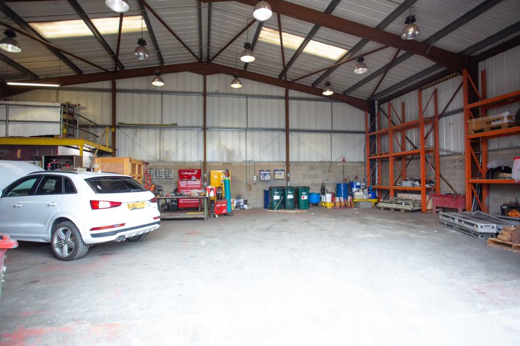 Summers Close, Rochester Industrial unit £4,500 pcm (£1,038 pw)