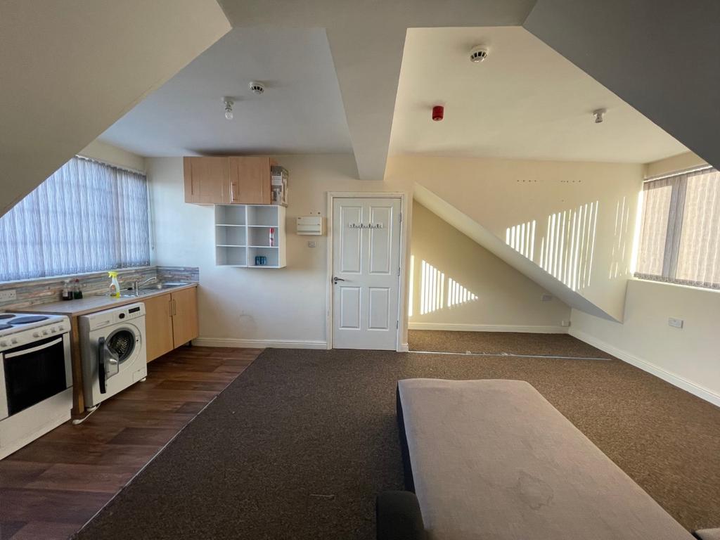 Ivanhoe Road, BRADFORD 7, West... 1 bed flat £450 pcm (£104 pw)