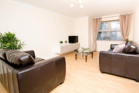 2 bedroom flat to rent, Chapel Road, Redhill, RH1