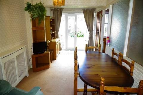 3 West Close, Ashford, TW15 3LW