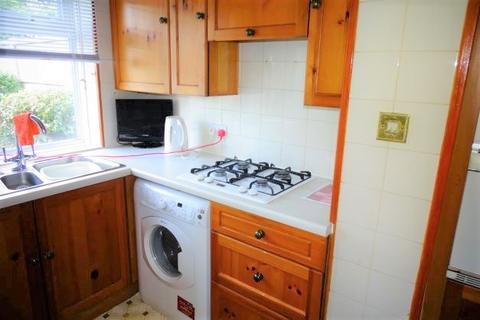 3 West Close, Ashford, TW15 3LW