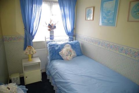 3 West Close, Ashford, TW15 3LW