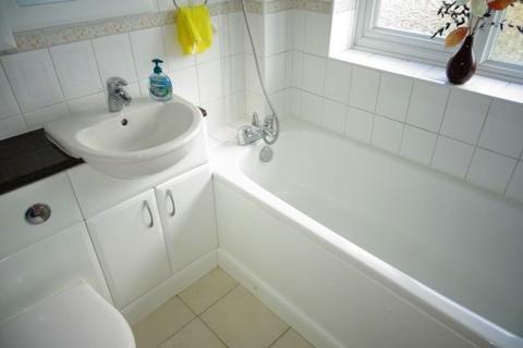 3 West Close, Ashford, TW15 3LW