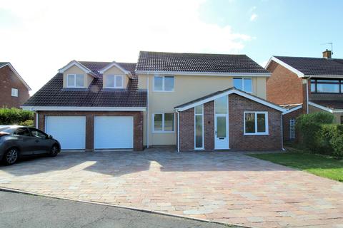 5 bedroom detached house for sale - THE WHIMBRELS, REST BAY, PORTHCAWL CF36 3TR