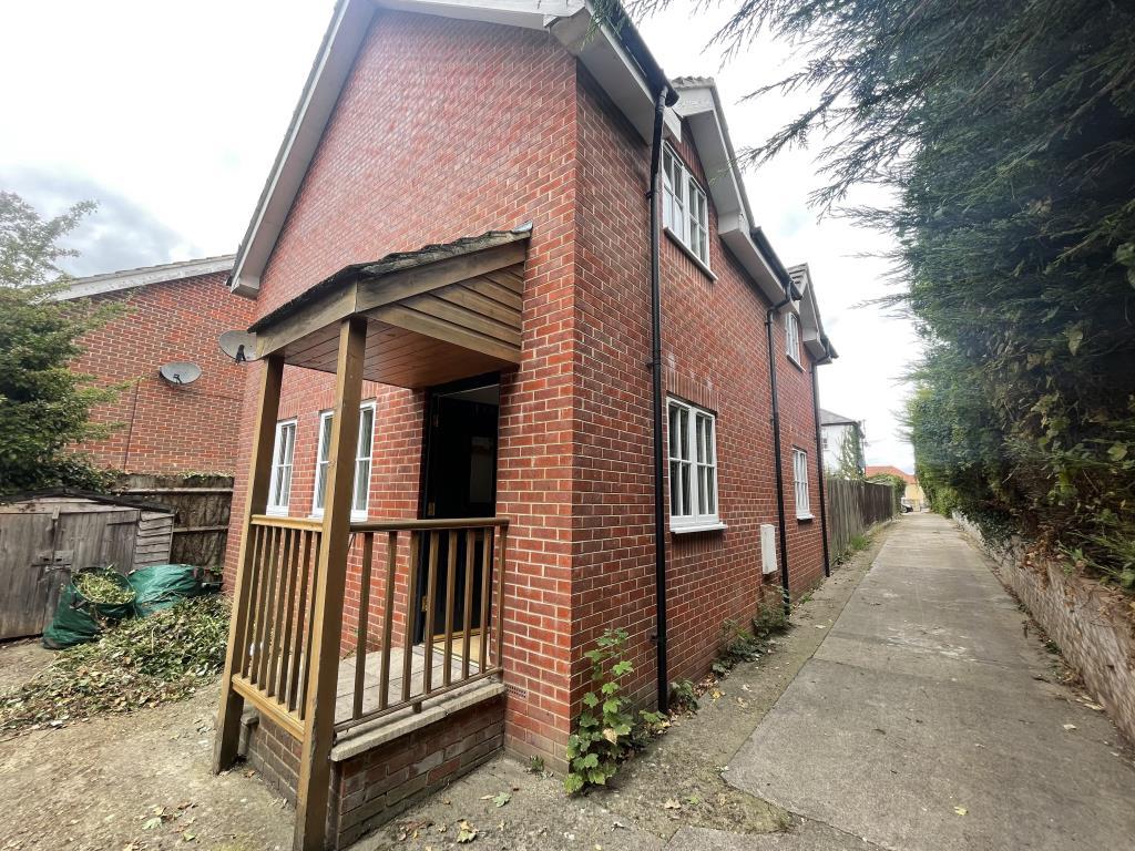 Crescent Road, East Oxford, OX4 3 bed detached house £1,950 pcm (£450 pw)
