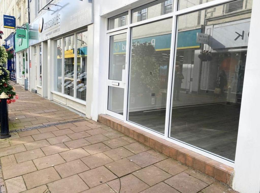 King Street, Whitehaven, Cumbria, CA28 Retail property (high street) £650 pcm (£150 pw)