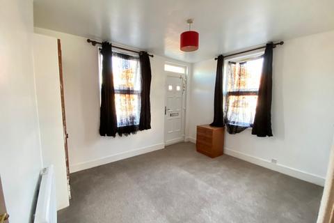 1 bedroom flat to rent, West End Street, Hp11