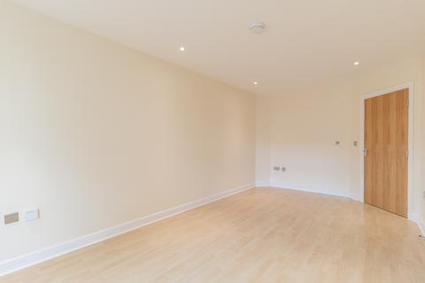 2 bedroom apartment for sale - Elmhurst Court, Heathcote Road, Camberley, GU15
